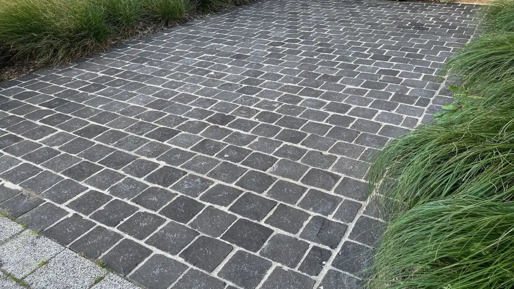 Natursteinpflaster Basalt - Schwarz Natursteinpflaster Basalt - Schwarz