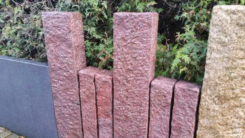 Stelen Magadi Rot - 25x12x100-150 cm Stelen Magadi Rot - 25x12x100-150 cm